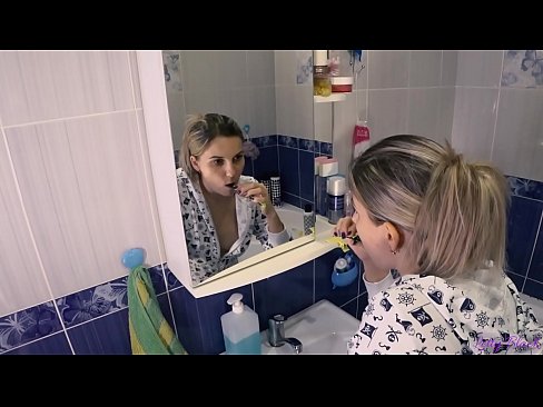 ❤️ Pijamaz jantzitako gazteekin ahozko esperma amaitzen da ipurdian - Letty Black ❤️ Pornografia gogorra gugan ❤