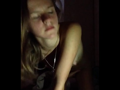 ❤️ Neska bat masturbatzen da eta cums ❤️ Pornografia gogorra gugan ❤